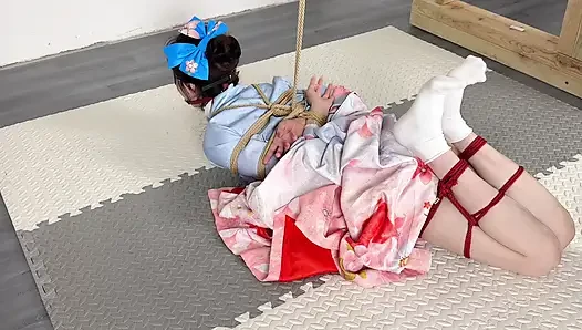 Der Höhepunkt, wie man einen Kimono an einem sonnigen Tag trägt