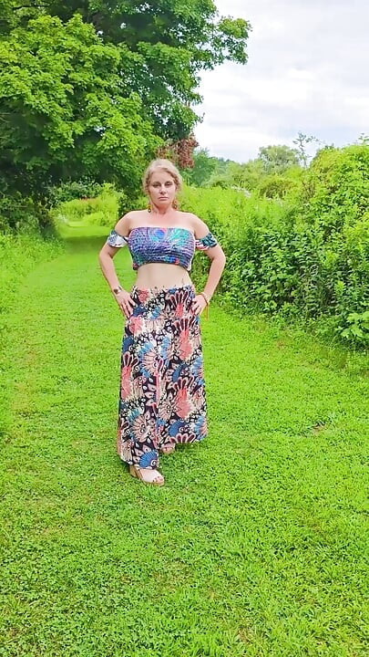 BIG MATURE MOMMY TITTY outdoor clips from my ONLYFAN Page released