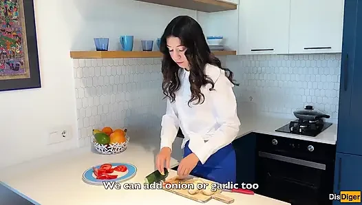 Tetanggaku bilang pengen belajar masak, tapi ternyata dia pengen aku seks anal