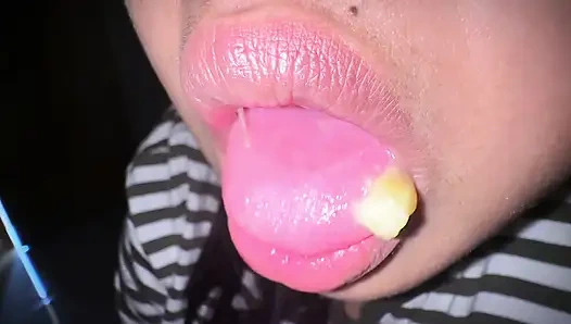 Sabah azgınken şehvetli ağzıma bir muz koydum - bu benim günlük sabah rutinim