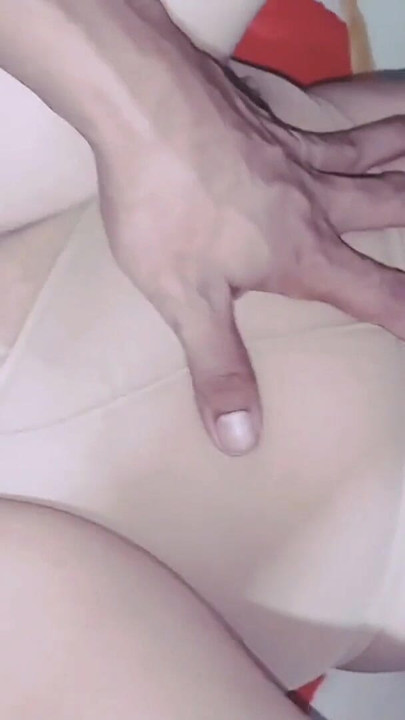 A primeira vez que Ngentot usa as meias do seu garoto aumentou automaticamente sua luxúria. Último vídeo da Indonésia | Clipe 2