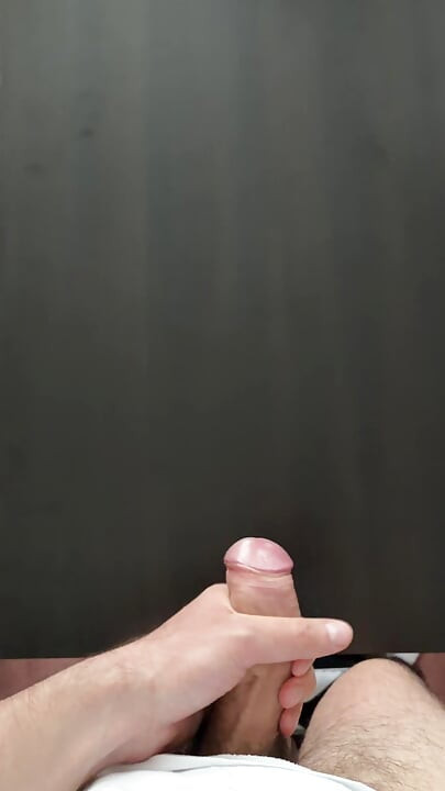 رذاذ نائب الرئيس ضخم على طاولة