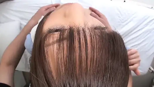 Suster nakal dengan mata lembut ini lagi asik muasin memeknya pakai senyum sampai dia mengerang keenakan