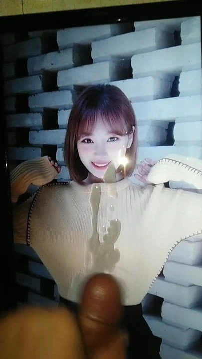 IZONE Chaewon cum tribute