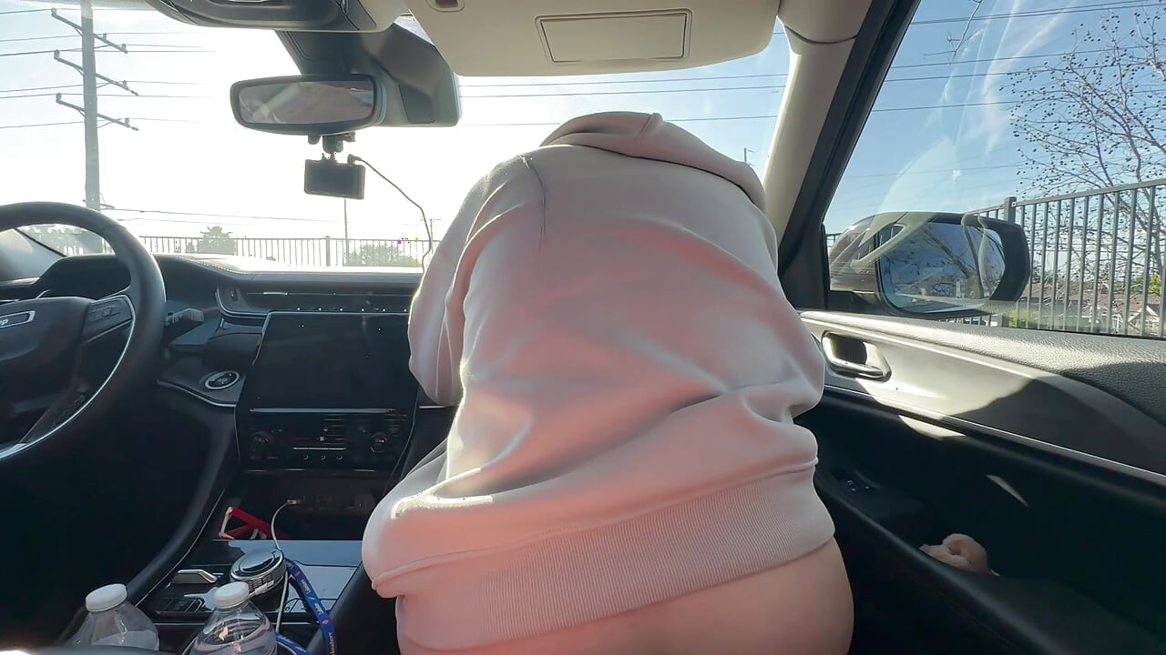 Yummy Jimmy and Slutty Kitty Get Horny in the Car and Start to Fuck