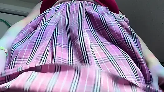 Проказливое поощрение спермы в юбке Plaid