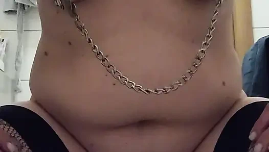 Intensive dildo-reitsession mit einem zauberstab, endet mit einem orgasmus