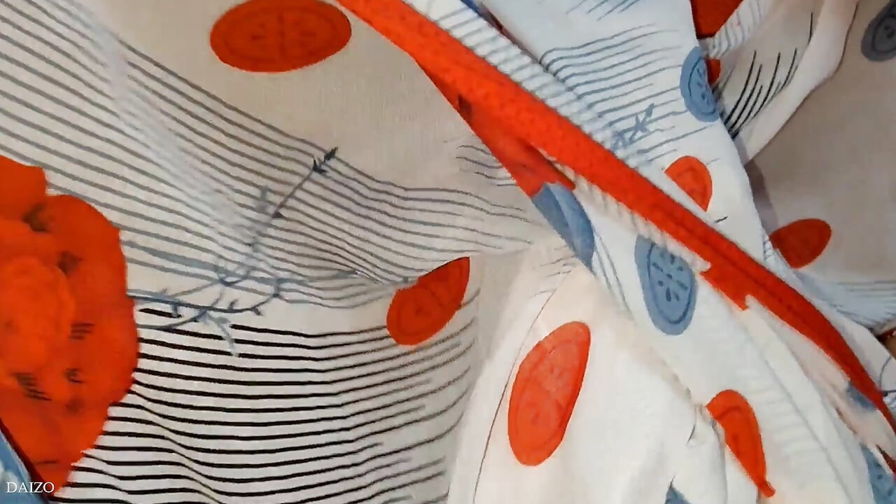 Sevimli yenge dewar Hintçe sesiyle oynamak istiyor