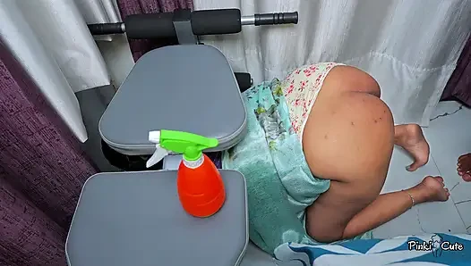 Kaam wali masaya sıkıştı, sahibi büyük götünü arkadan sikiyor.