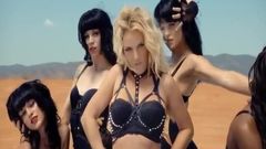 Britney Spears, Transe und sexy Schnitt