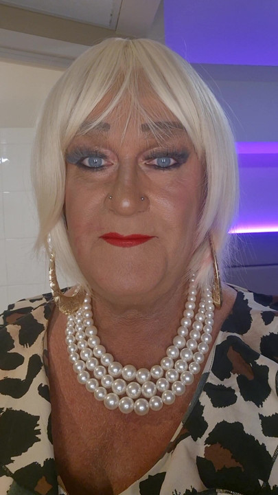Tanyalushxx vaping