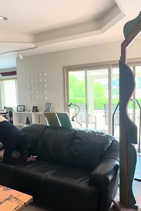 Chinese Stud Yummy Jimmy Fucks Stripper Slutty Kitty in the Living Room
