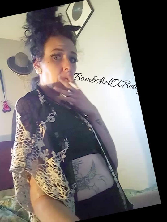 Smoking Amateur MILF Momma