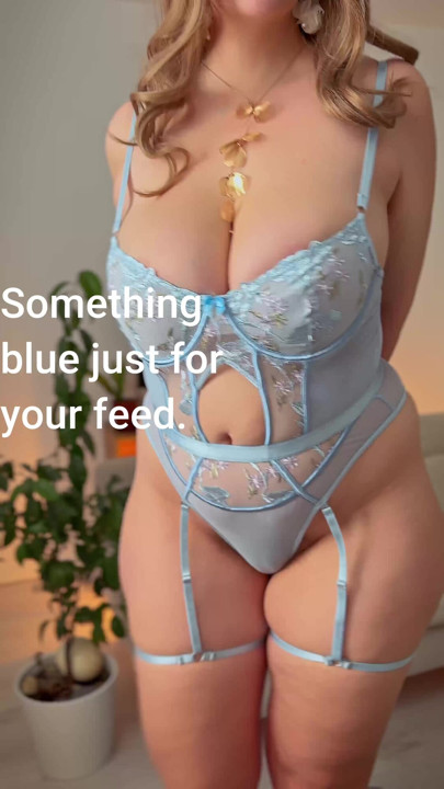 A wife with huge breasts loves to look her best first thing in the morning