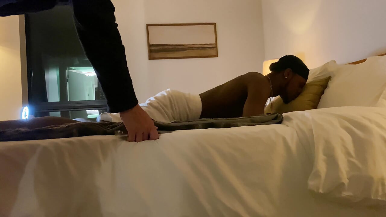 Bigdaddykj: Married Masseuse Sucks Big Daddy’s Big Black Dick