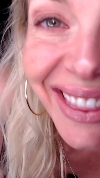 La MILF oliata ti arriva al culmine di entrambi & dà un conto alla rovescia! | Clip 1