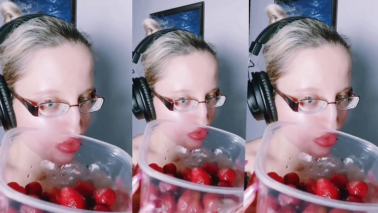 Asmr Strawberry Eating - Asmr, Eye Glasses, Gianess, Lipstick, Big Lips, Mough, Food, Face Fetish, Long Nails
