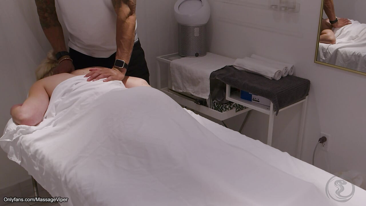 Client Switches Roles and Turns into the Masseuse!