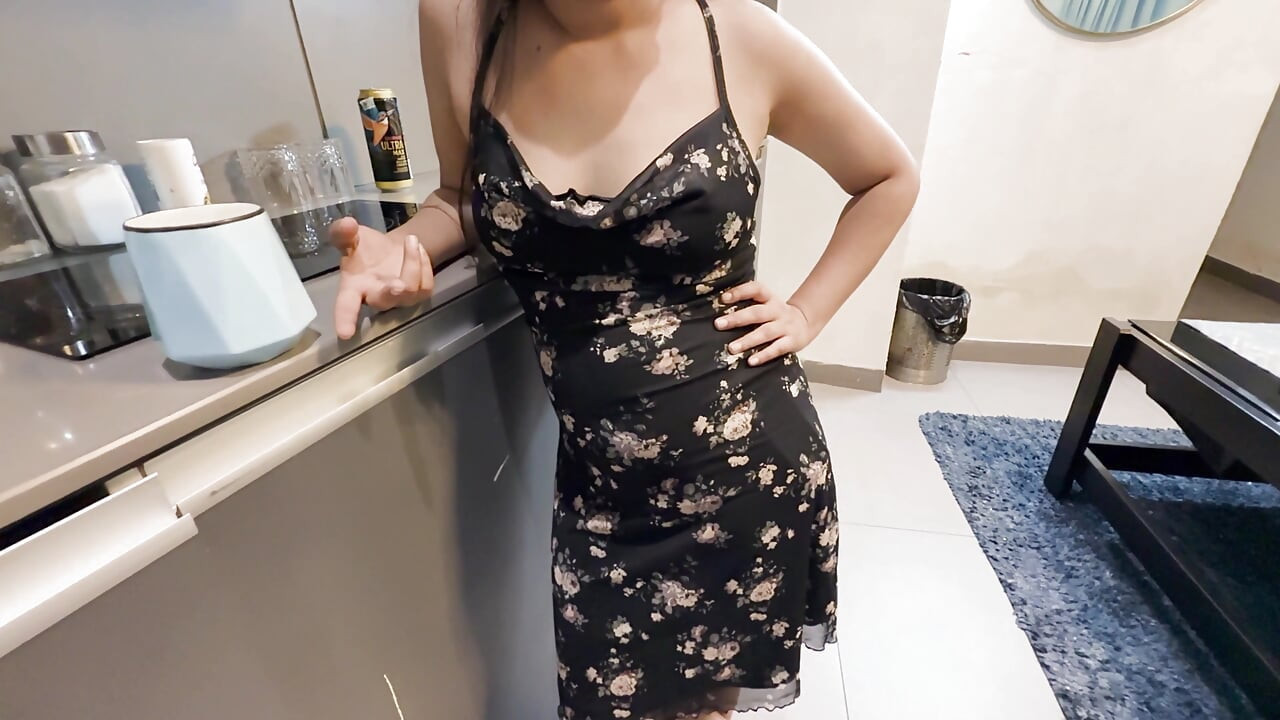 Boyfriend Apni Sex Addicted Sex Girlfriend Ke Ghar per Chudai Krne Gya