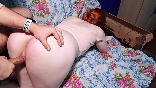 Adik tiri nakal jilat memek untuk pertama kalinya, nyepong kontol dan orgasme asli