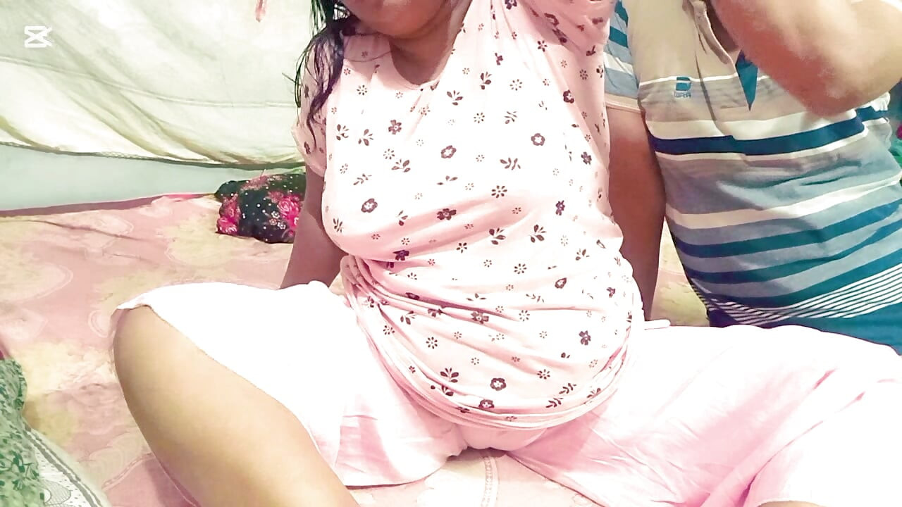 Meio-irmão fodeu sua meia-irmã e chupou sua buceta.