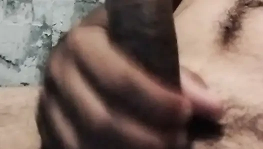 Karanlık düşüncelerle dolu kirli adam