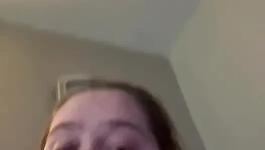 Я позволила ей снимаю на видео, как ест задницу