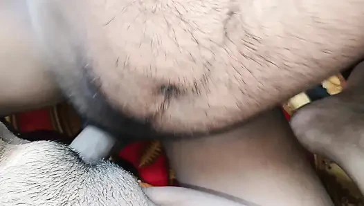 Bölüm- 2 Hintli üvey anne büyük yaraklı büyük zenci yarağı ve gırtlağına kadar alıyor adam Bangladeşli kıza nüfuz etmek için eski pikap şemasını istismar ediyor