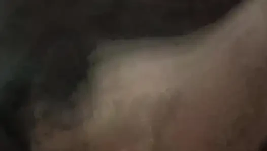 Amatör solo bakış açısı yakın çekim gerçek özel ev videosu doğal ve korunmasız hd