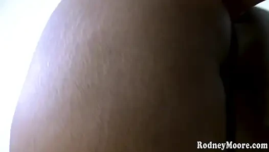 Огромная чернокожая задница занята членом