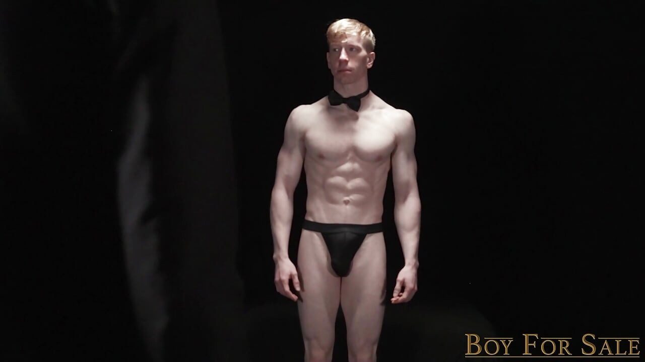 BoyForsale - 评估师主充电器展示可爱的twk价值