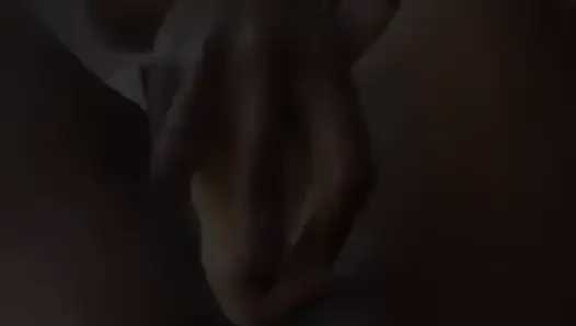 Yağmur yağıyor ve ıslanıyor