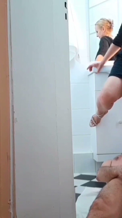 Selena's sexy spelletjes na het lopen | Clip 1