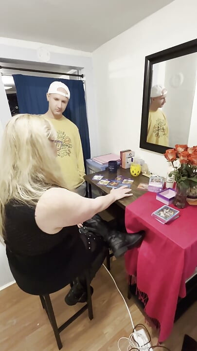 Psychic prezice el va deveni o femeie