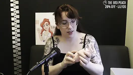 NSFW Review of the Honey Pistil Licking Vibrator From the Bad Peach