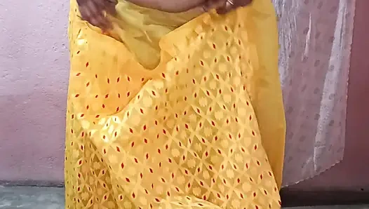 Gelber sari fällt, solo Sfw