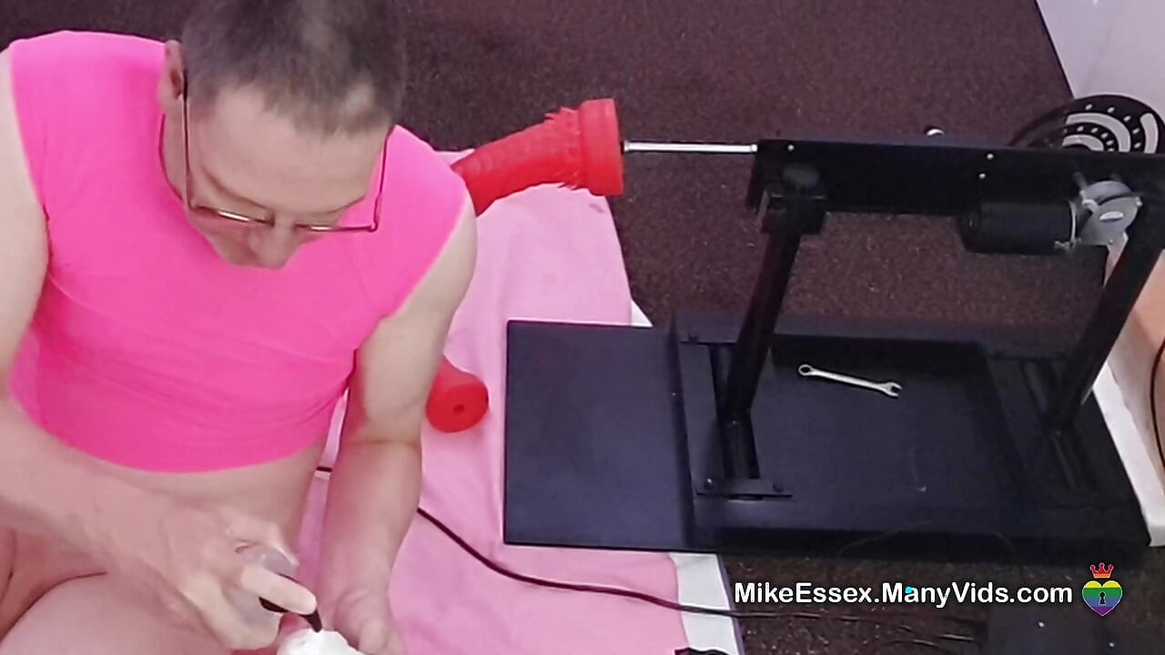 Zabava s analnim dildom s jebenom mašinom s Mikeom Essexom