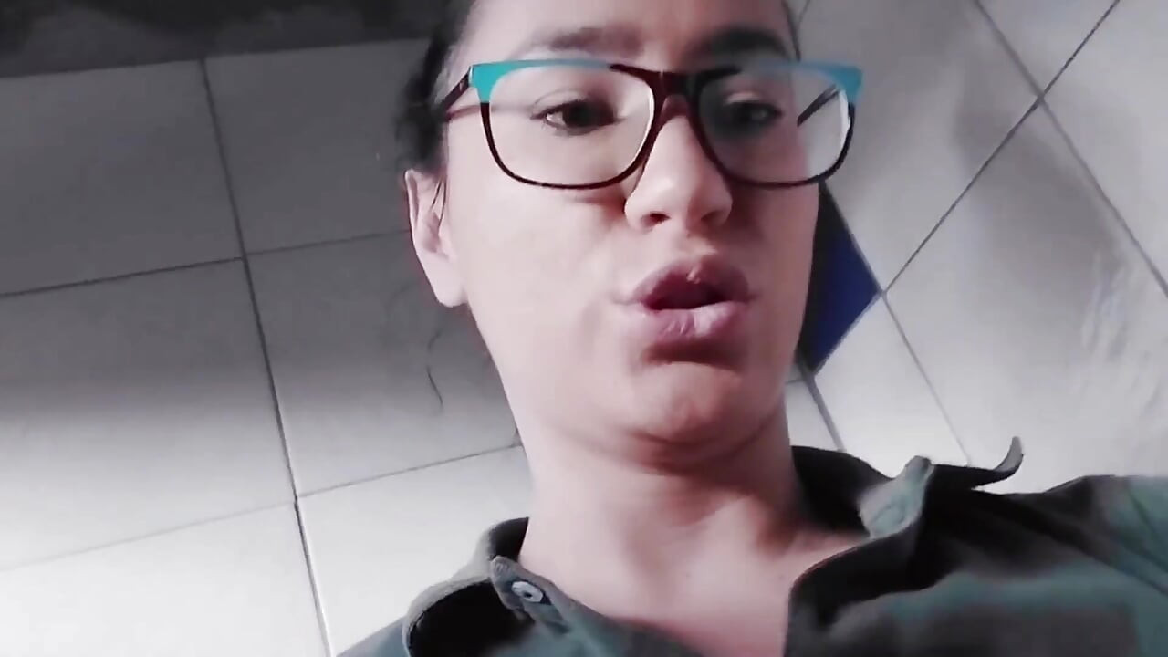 Flashing Bare Pussy on the House of My Neighbor