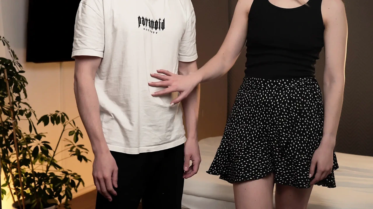 挑逗让我的鸡巴立即变得坚硬