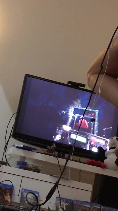 For the Halloween: Alluring, definitive Halloween treats, Sarah and Denisa play an horror game with Playstation VR
