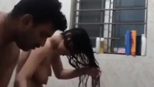 Pasangan Pakistan mandi dan ngentot