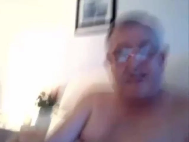 A felicidade do padrasto em se masturbar