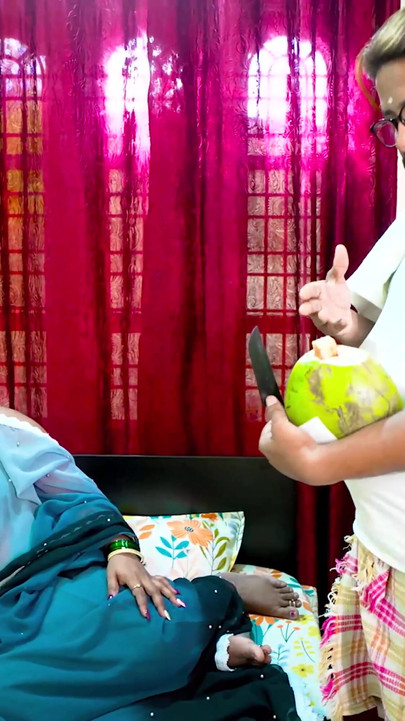 Pati ne patni ko nariyal pani pila ke chut ka pani nikal diya in hindi | Clip 1