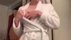 Audrey bradford mostrando su culo y sus senos