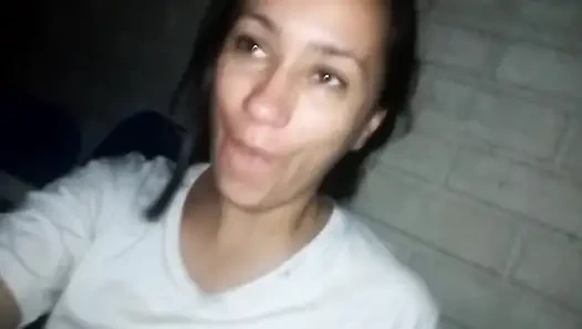 Aku lagi asik masturbasi di balkon rumahku di depan tetanggaku sampai muncrat