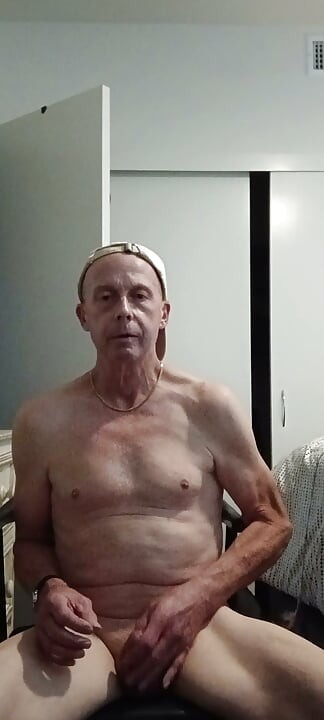 I Am A Tiny Dick guy A I Love Sucking Straight Guys