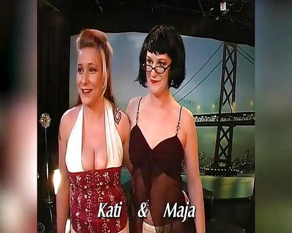 Busty Bexx dostaje jej twarz zalana w Wild Ggg Cum Swap