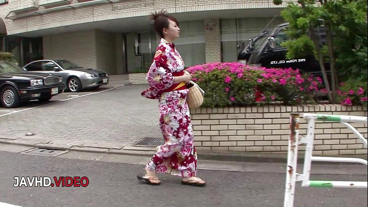 Nozomi Hazuki's Steamy Japanese Blowjob and Creampie Encounter