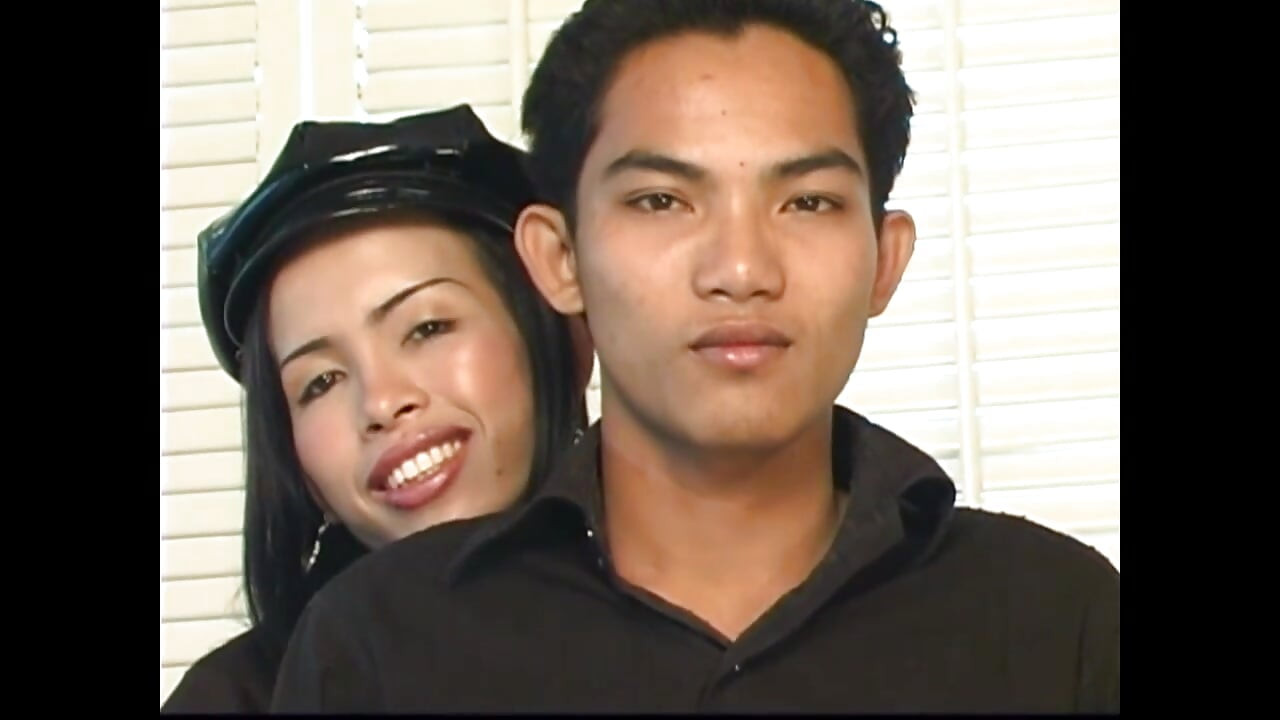 ควยแข็งใหญ่สําหรับสาวสองที่น่ารังเกียจ