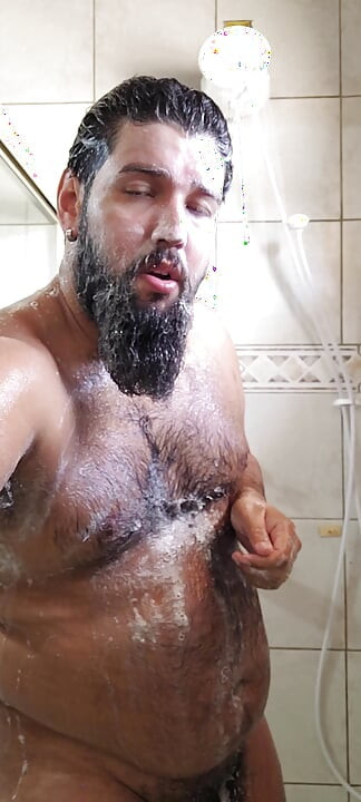 King gainer in shower
